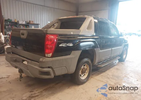 2002 Chevrolet Avalanche 2500 из США, поврежденный, VIN 3GNGK23G12G155093